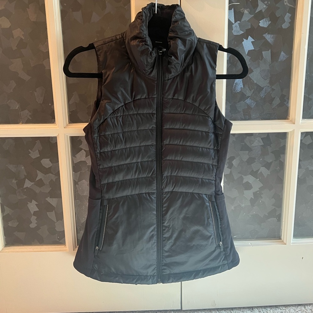 Lululemon Down for it All running vest sz 4